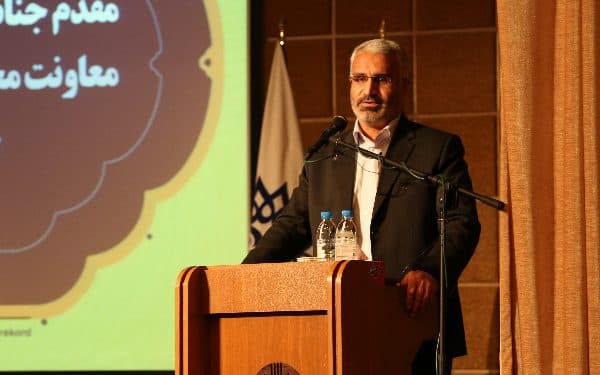 جامعه هنری باید به مسائل مردمی توجه کند