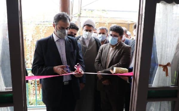 نمایشگاه و فروش‌ آثار هنرهای تجسمی "قاب مهربانی" در شهرکرد گشایش یافت