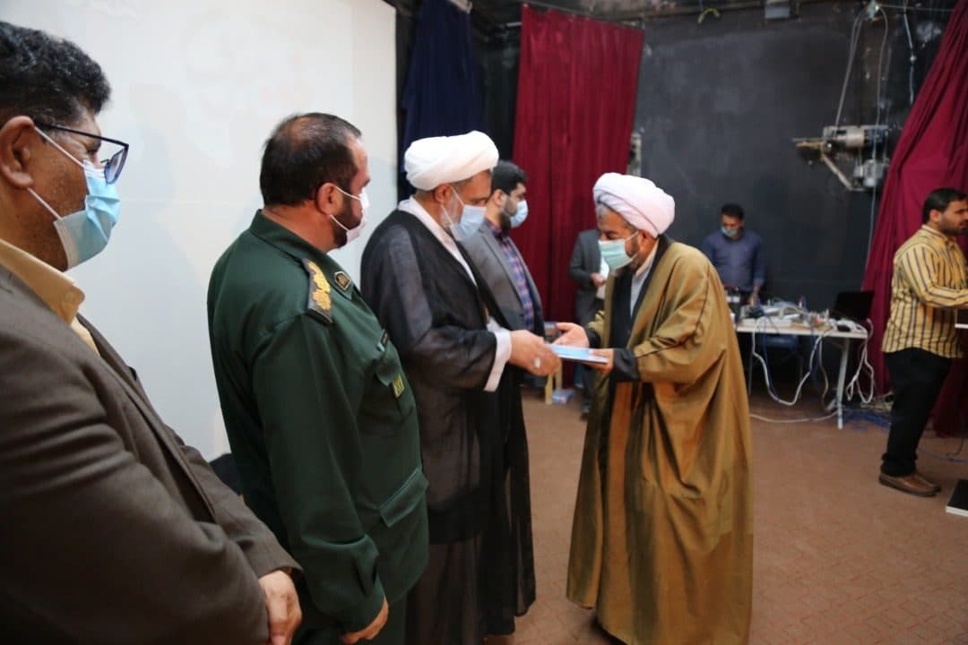 تقدیر از مجاهدت های روحانی لردگانی در حاشیه نمایش مستند « خین بری»