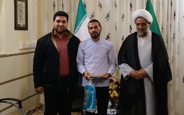 تقدیر از گروه نمایش بچه های مسجد و هنرمندان شهرستان لردگان