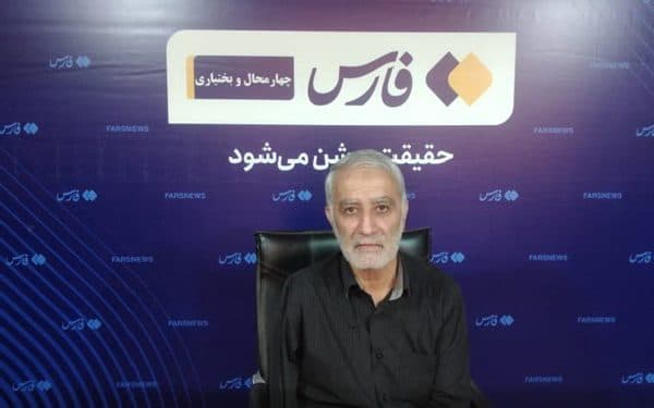 بدون تعارف با معلمی که «صدام» دو دستش را از او گرفت
