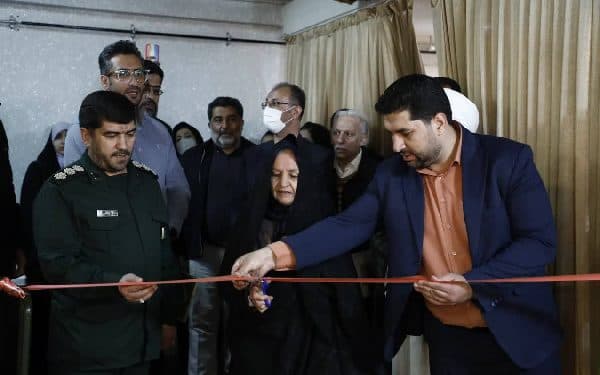نمایشگاه جشنواره عکس شهدای گمنام در نگارخانه سوره شهرکرد افتتاح شد