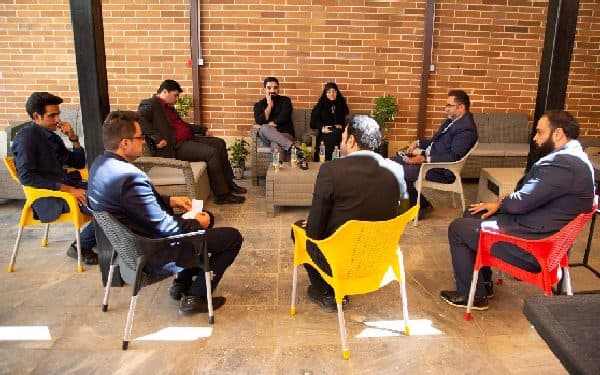 گپ وگفت هنرمندان چهارمحال و بختیاری با رئیس سازمان سینمایی حوزه هنری