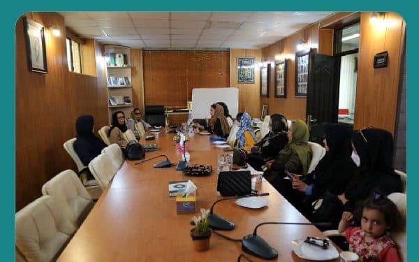 ماهنشست بانوان شاعر استان چهارمحالوبختیاری برگزار شد