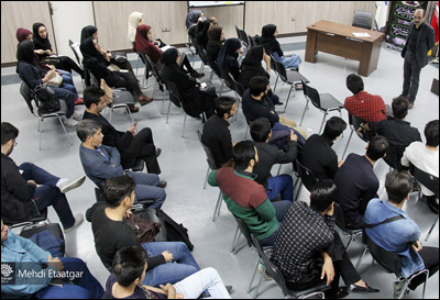 نقد نمایش «هم هوایی» در نخستین عصرانه تئاتر حوزه هنری قم