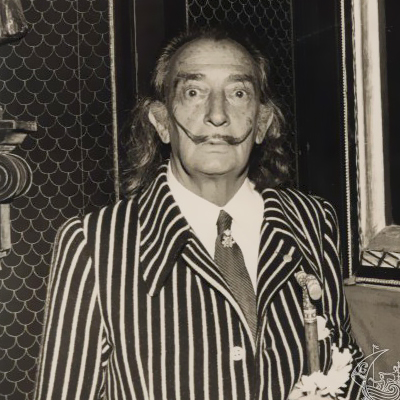 ممنوع الخروج شدن اشیاء هنری از بریتانیا به تلفن خرچنگی دالی رسید