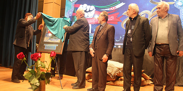 رونمایی از تابلوی «سیده طاهره هاشمی» در ویژه برنامه حماسه ۶ بهمن