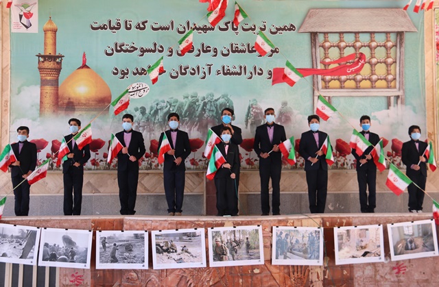 ‌اجرای سرود به مناسبت دهه فجر در یزد