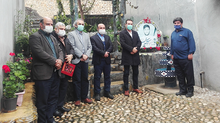 دیدارمسئولان و هنرمندان حوزه هنری مازندران  با دو خانواده شهید در بهشهر