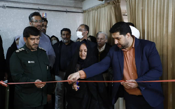 نمایشگاه جشنواره عکس شهدای گمنام در نگارخانه سوره شهرکرد افتتاح شد