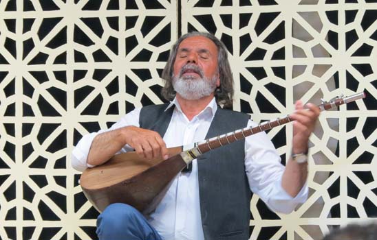 داستان‌های روشن گل‌افروز رنگ پژوهش می گیرد