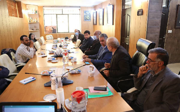 برگزاری دوره‌های آموزشی و تربیت نیروی انسانی جهت تولید آثار فاخر ادبیات پایداری