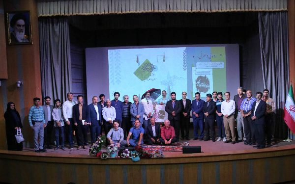 مجموعه رباعی «باران بزند به شیشه آن وقت بهار… » در شهرکرد رونمایی شد