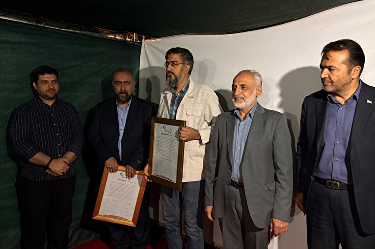 تجلیل از شاعران فعال در تجمعات شبانه استان به مناسبت روز شعر و ادب فارسی