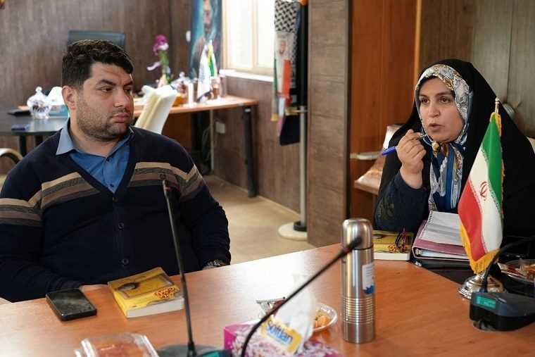 خانه روایت حوزه هنری چهارمحال و بختیاری میزبان نویسنده کتاب «پناهم باش»